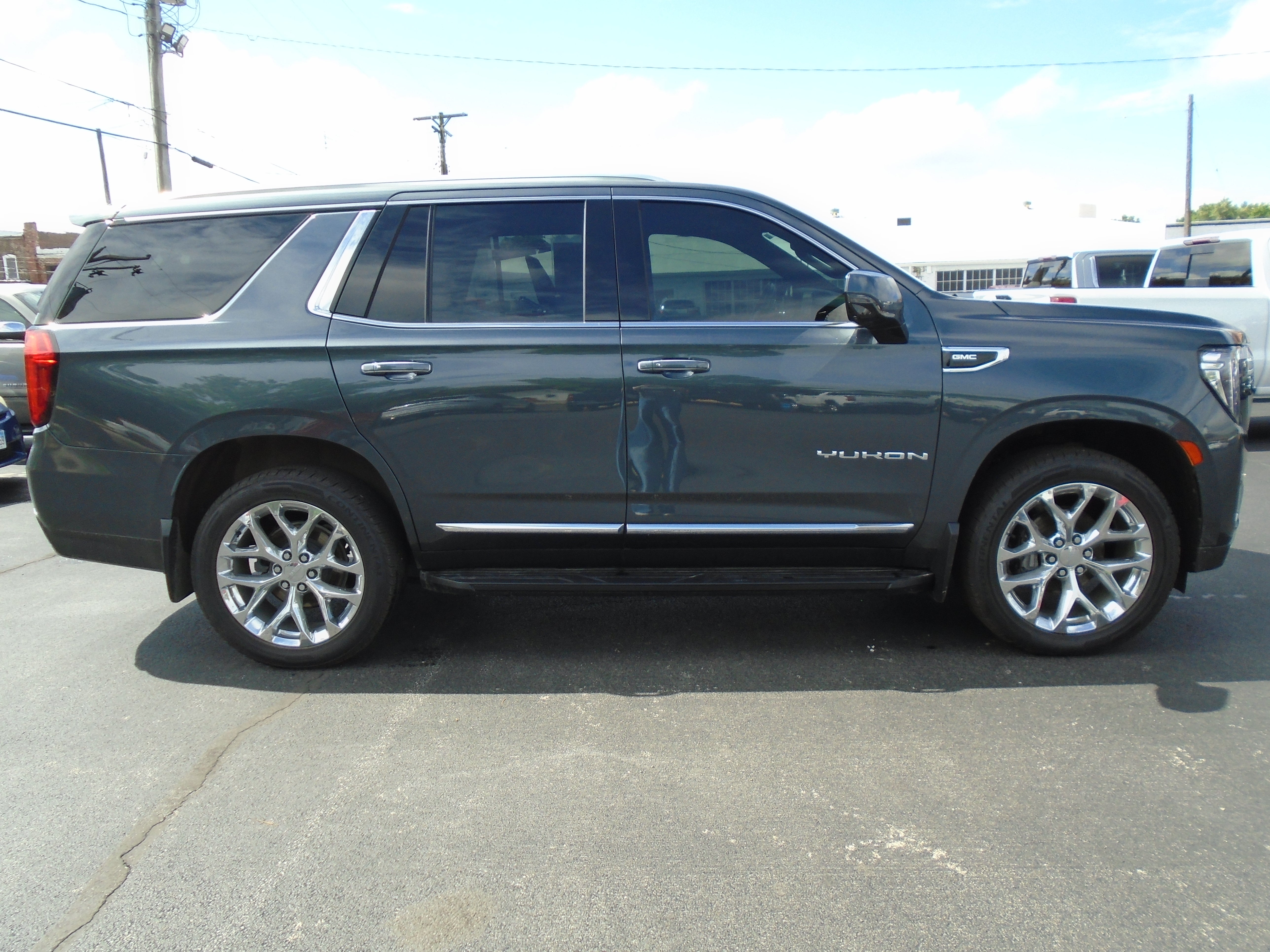 2021 GMC Yukon 4WD SLT's photo