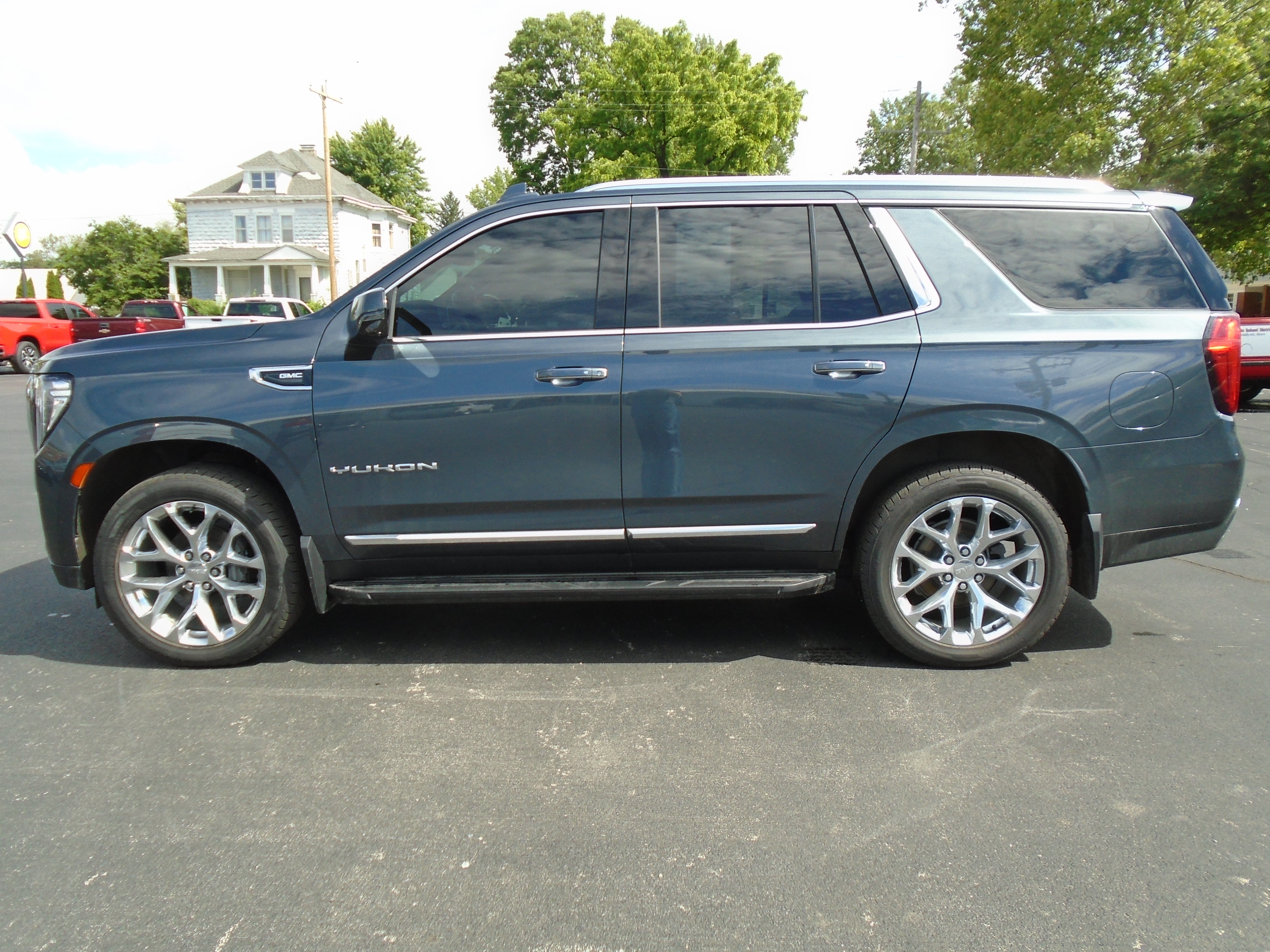 2021 GMC Yukon SLT