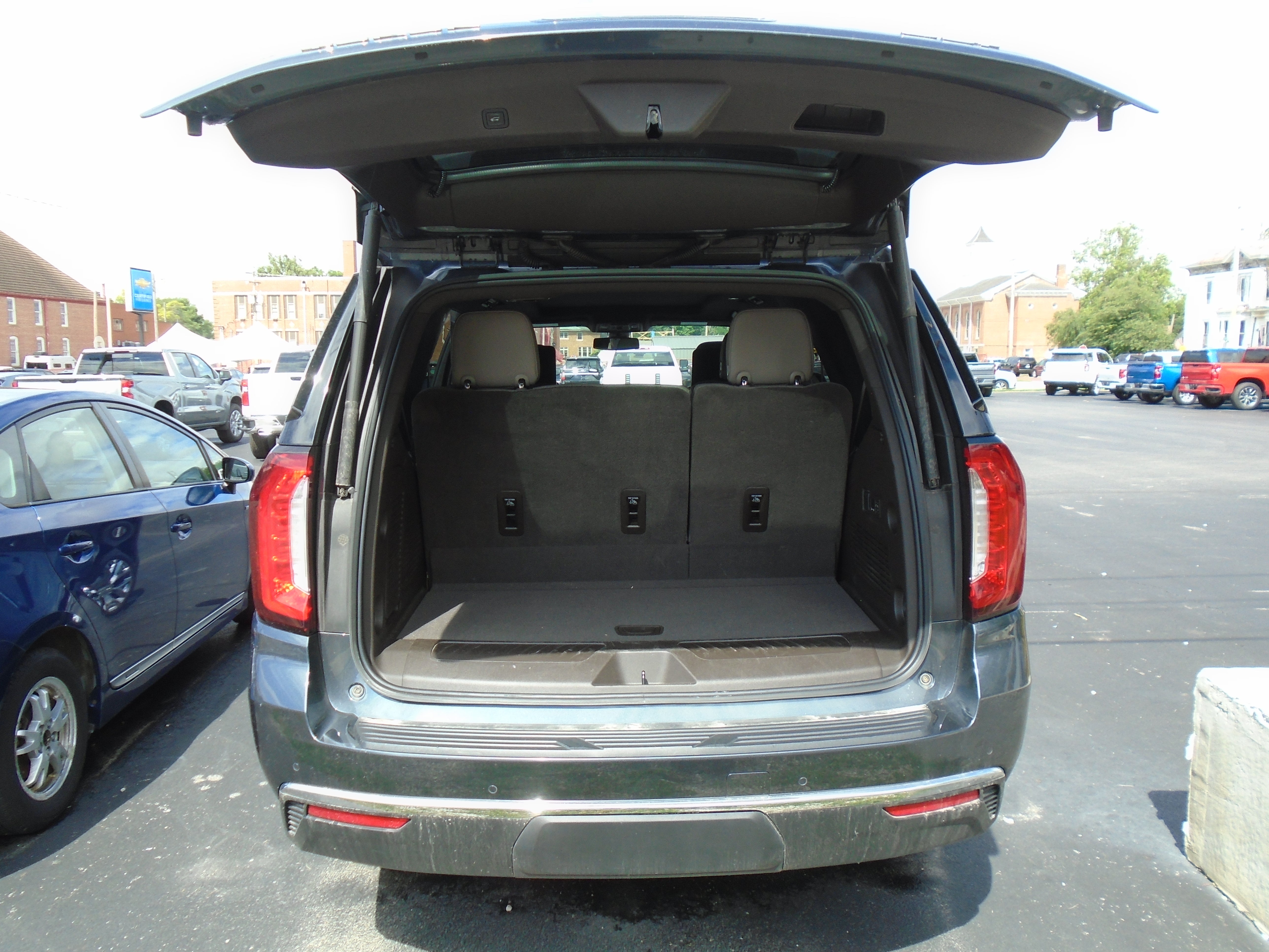 2021 GMC Yukon SLT
