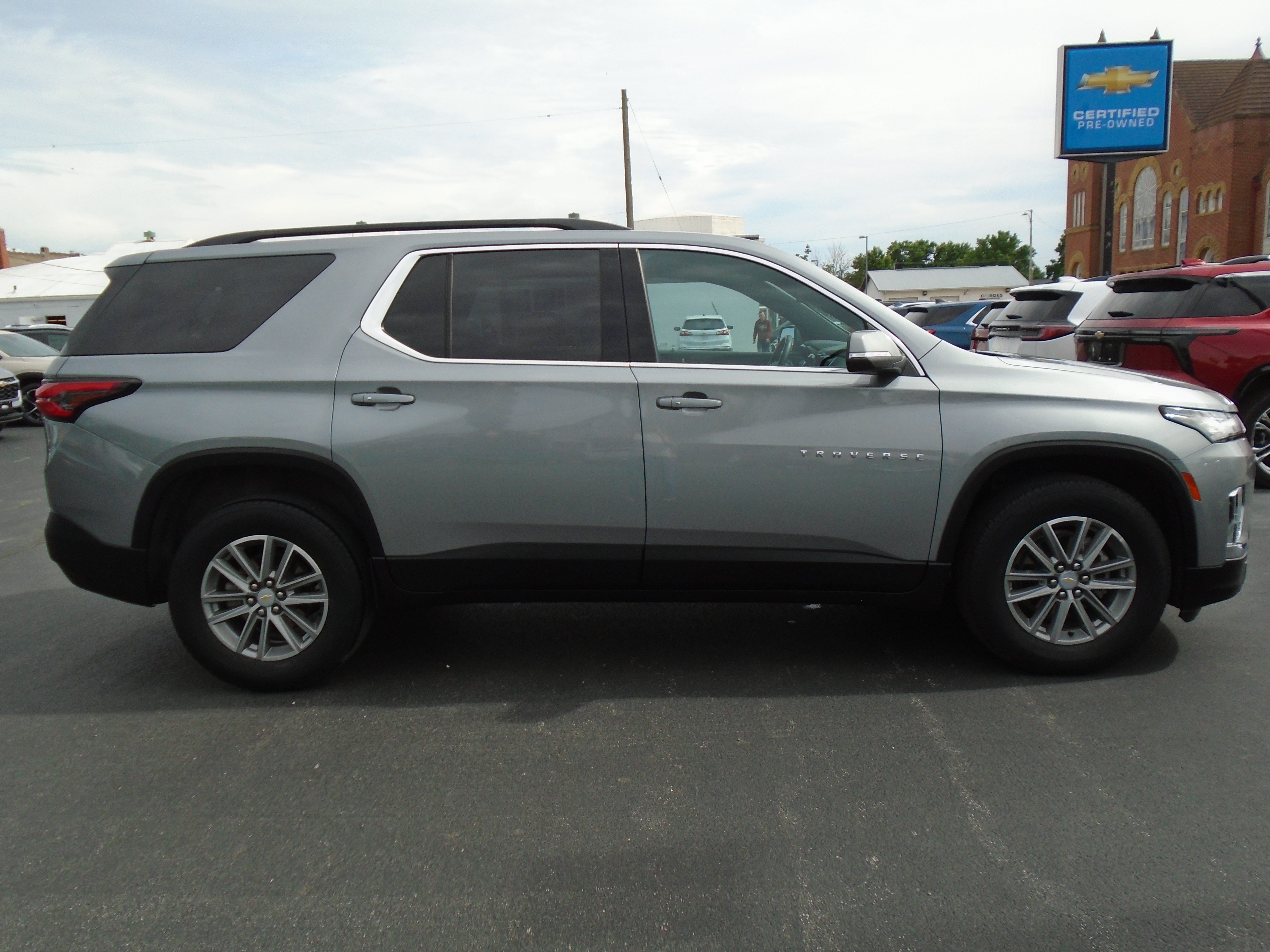 2023 Chevrolet Traverse LT Cloth