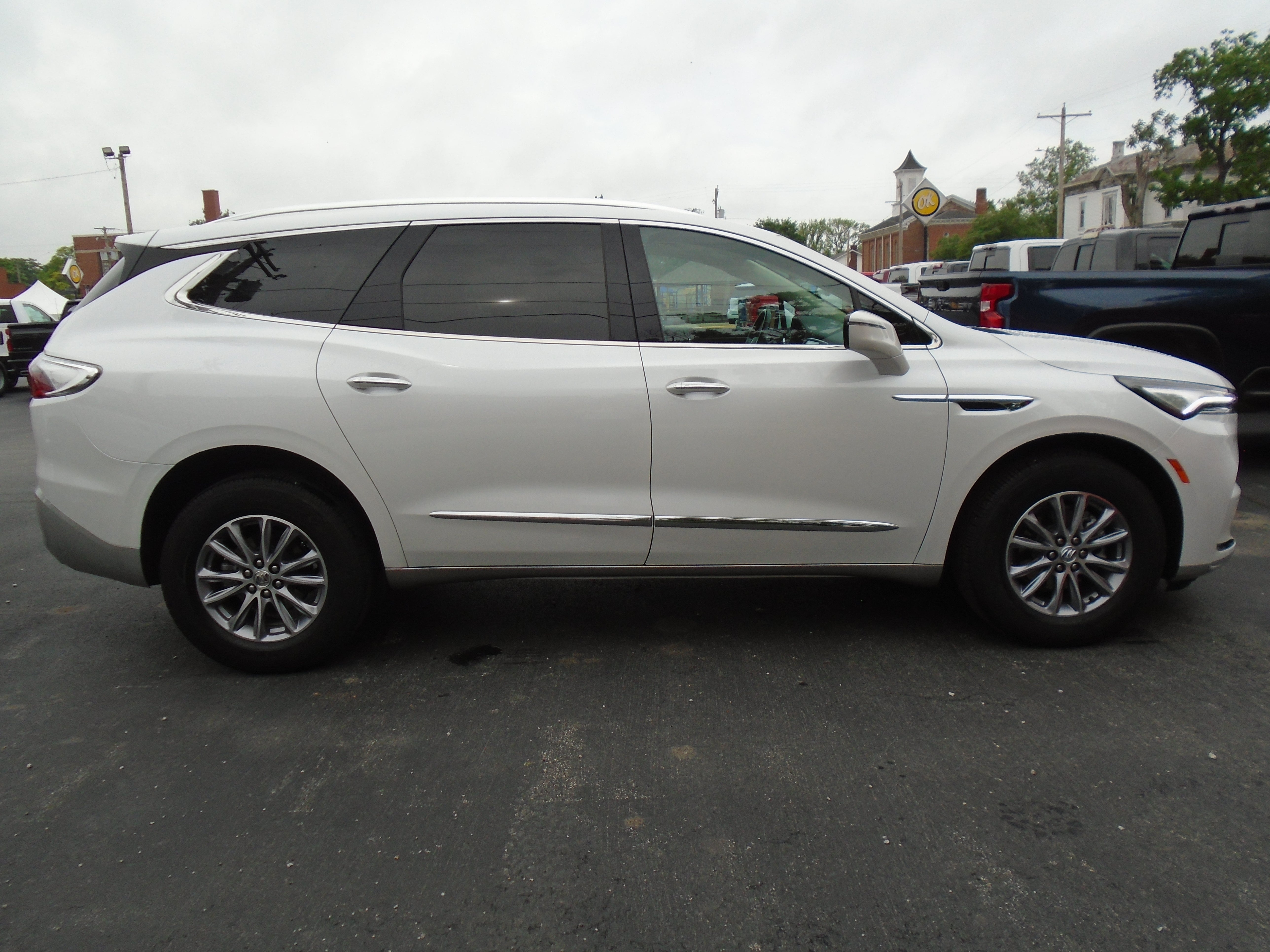 2024 Buick Enclave Essence's photo